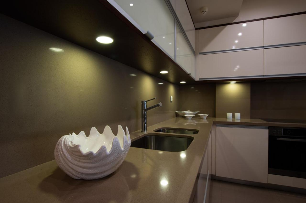 White Crystal Beachfront Apartment Gournes Gouvon Екстер'єр фото
